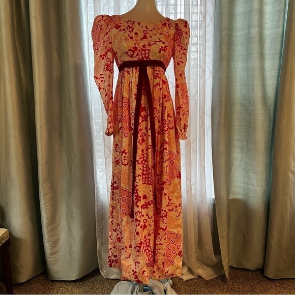 70’s Vintage BRADY BUNCH Party Dress S White Red Floral Puff Sleeves Maxi Dress - Picture 12 of 17